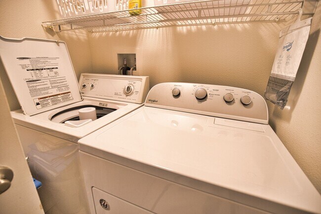 Building Photo - Seasonal Short-Term First Floor Condo in Pinebrook Lake Club Community with Community Pool!