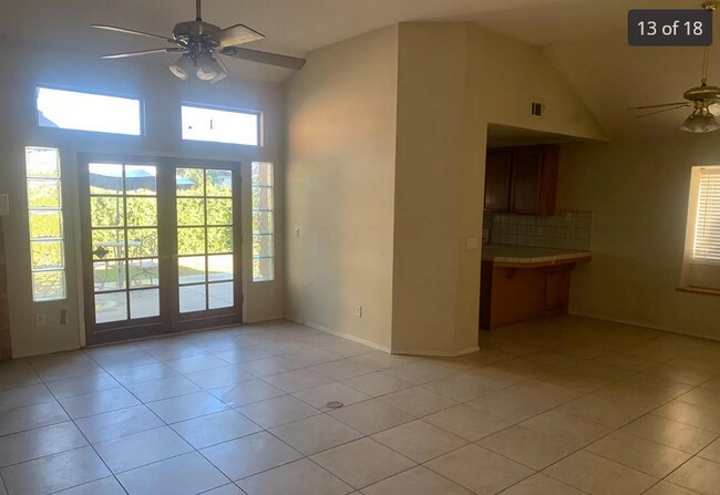 Building Photo - 10612 Sunset Canyon Dr