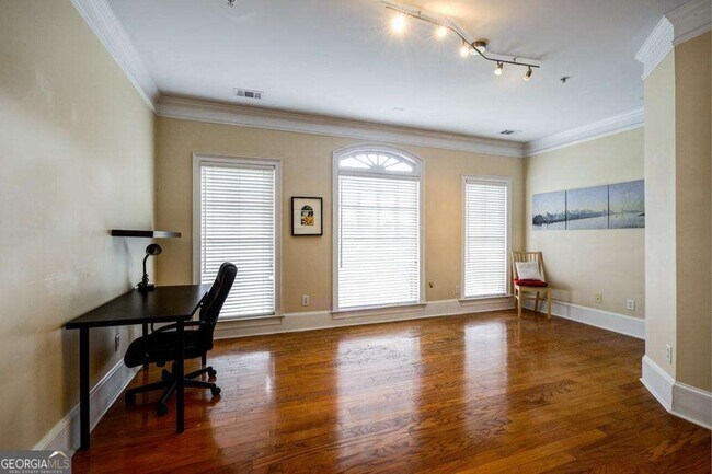 Building Photo - 834 Clifton Heights Ln NE