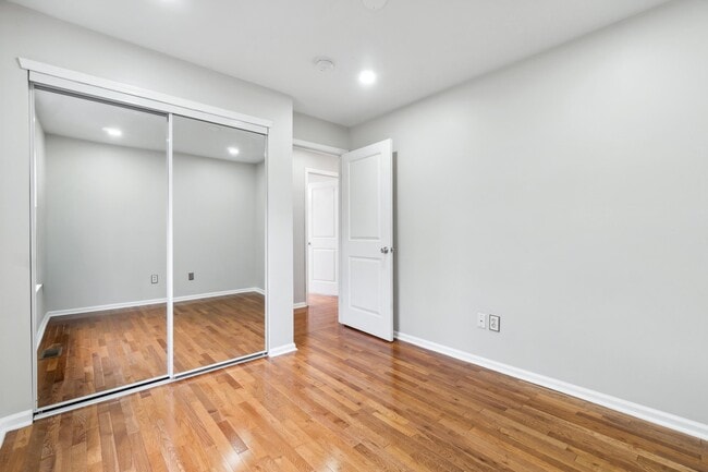 Building Photo - 11 Droyers Pointe Blvd