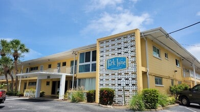 Building Photo - Annual Turnkey furnished renovated 1/1 dow...