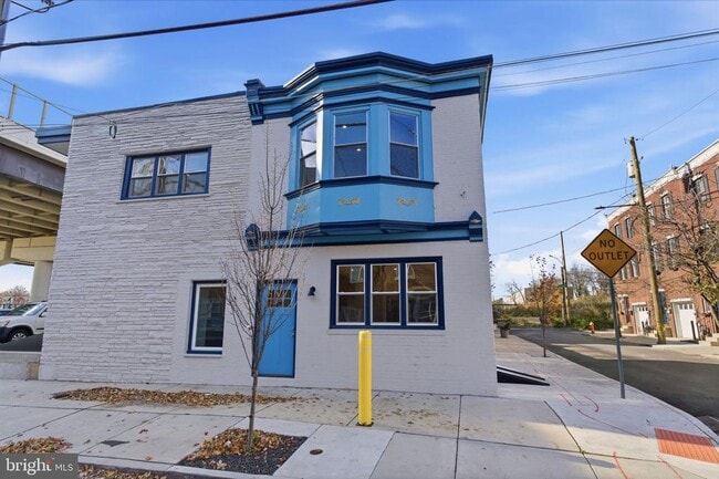 Building Photo - 2724 E Somerset St