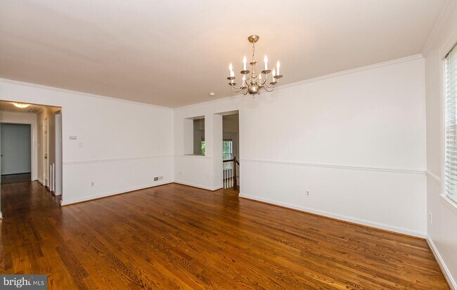 Building Photo - 628 Tazewell Rd NW