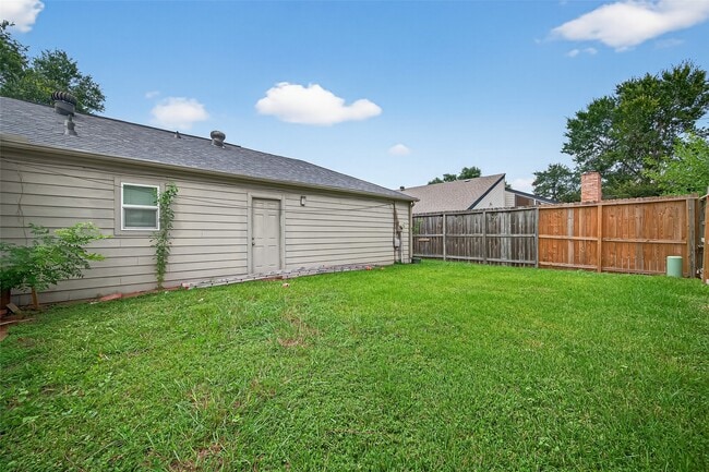 Building Photo - 10815 Shawnbrook Dr
