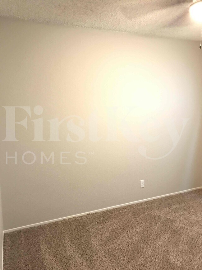 Building Photo - 1810 Renada Cir