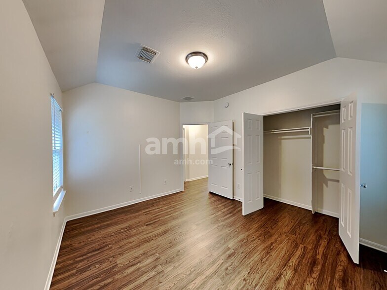 Building Photo - 15207 Henderson Point Dr