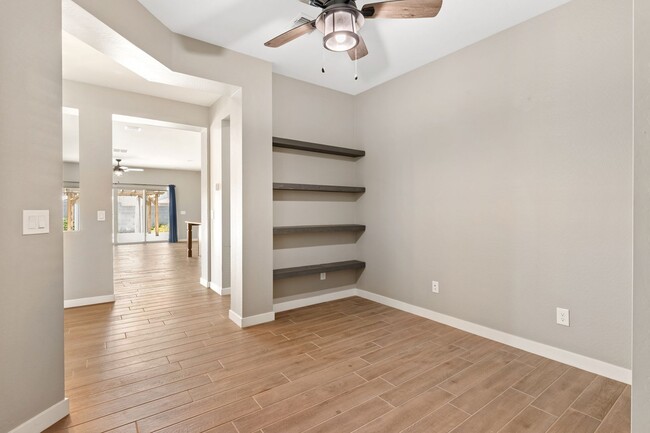 Building Photo - Beautiful 3 bedroom plus den!