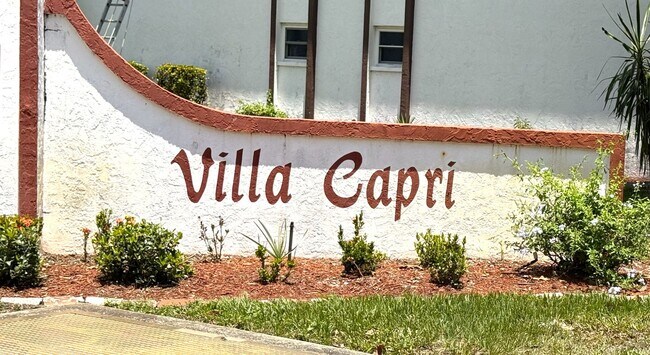 Building Photo - FIRST MONTHS RENT FREE!!! Beautiful 2 MASTER SUITE CONDO in Central Ft. Myers with Over 1200 Sqft.