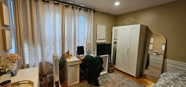 Building Photo - $500 Rebate Upon Closing! Luxury Apt. Near BU Campus.  Ht/HW Included.