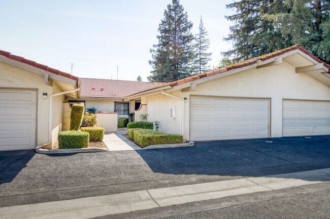 Building Photo - 1538 W Herndon Ave