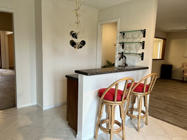 Building Photo - 1707 Mayflower Dr