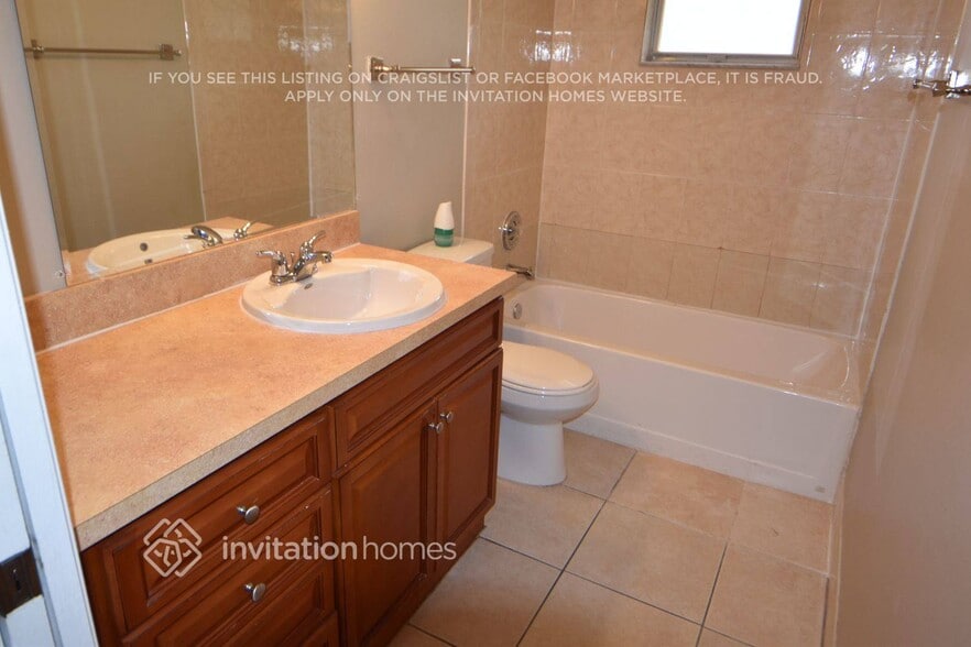 Building Photo - 2634 Yarmouth Dr
