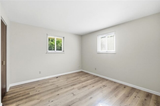 Building Photo - 6537 Highbury Rd