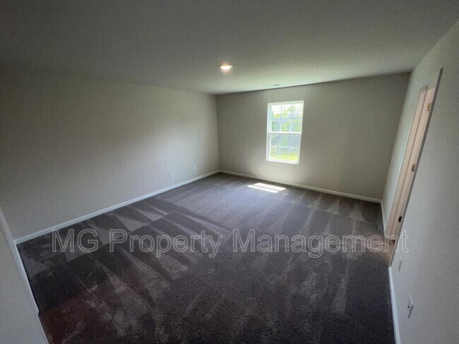 Building Photo - 1401 Woodhouse Dr