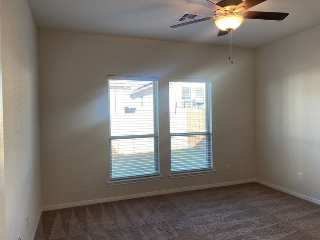 Building Photo - 4 BEDROOM, SHORT TERM LEASE AVAILABLE