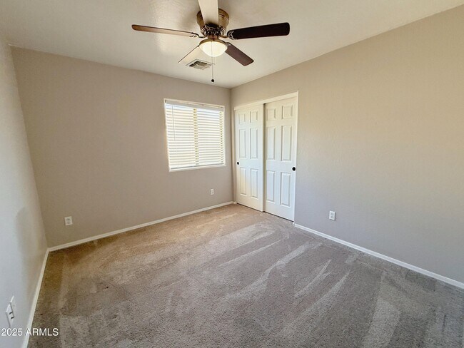 Building Photo - 2528 E Meadow Creek Way