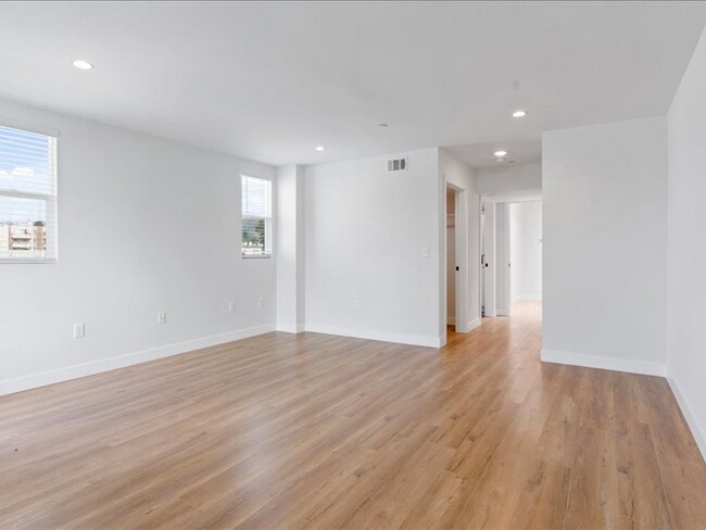 Building Photo - 6417 Lexington Ave