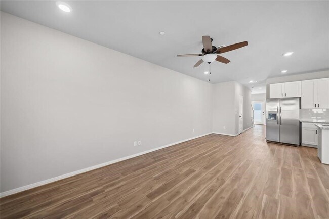 Building Photo - 800 N Thompson St