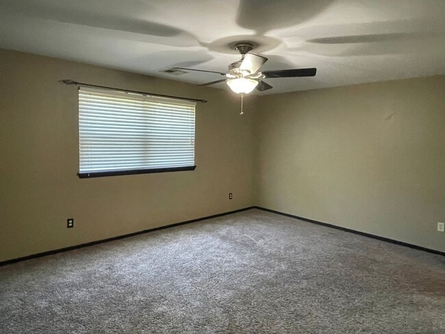 Building Photo - Cute 3 Bed 3 Bath Town Home NW OKC