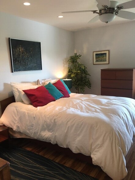 Building Photo - 396 Larkspur Plaza Dr