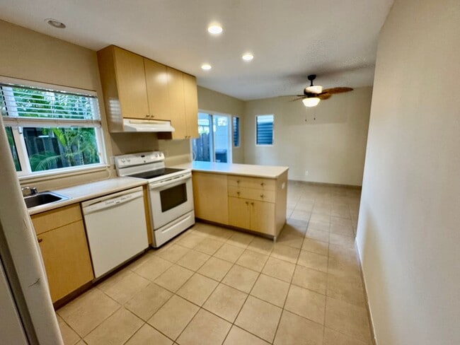 Building Photo - 3/2.5/2 Townhome located in Kuapa Isle-Wat...