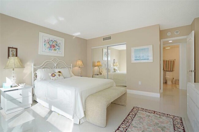 Building Photo - 3400 Galt Ocean Dr