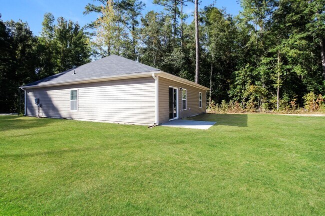 Building Photo - 1307 Lakeshore Dr
