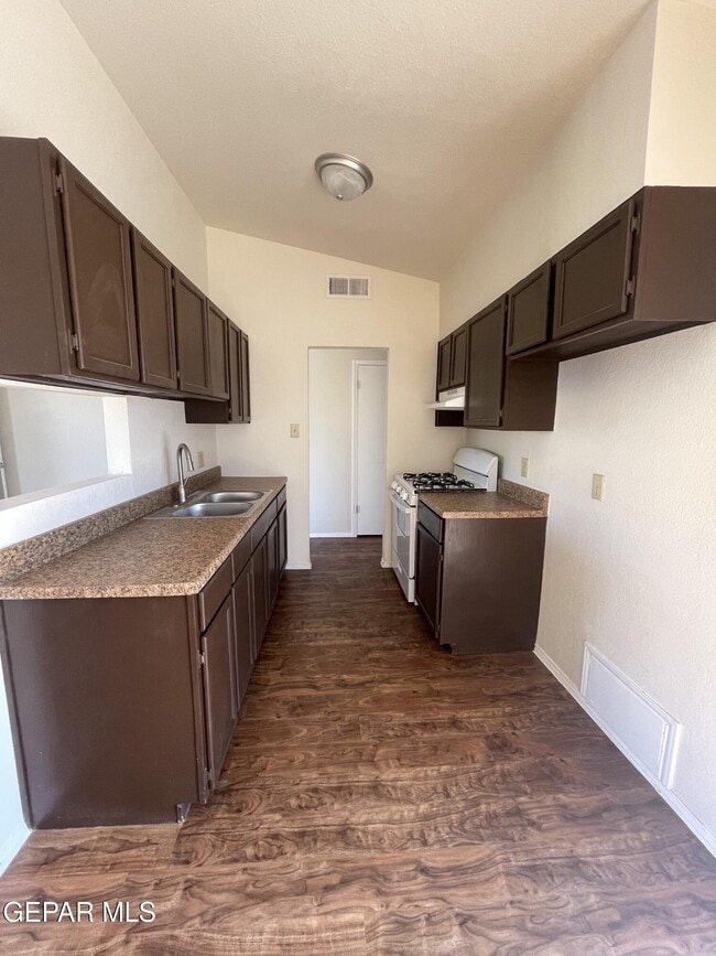 Building Photo - 1540 Raphael Cir