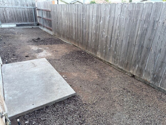 Building Photo - 3 Bedroom 2.5 Bathroom House in Imperial Beach