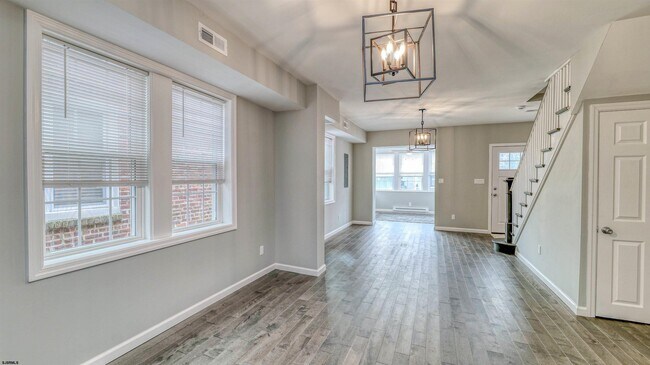 Building Photo - 103 N Harvard Ave