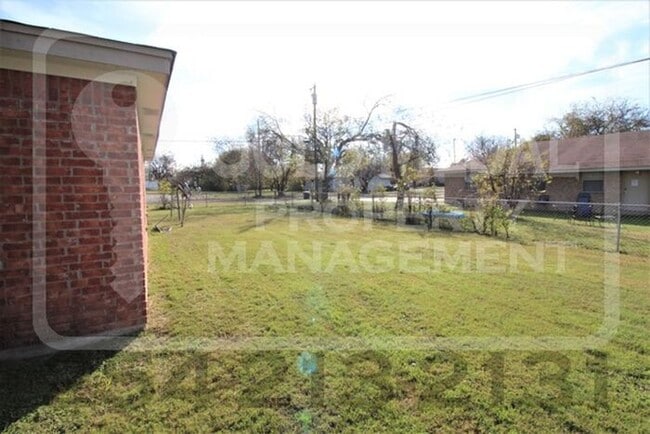 Building Photo - Charming Cove Living on Ave E! 401 W Ave E, Unit C