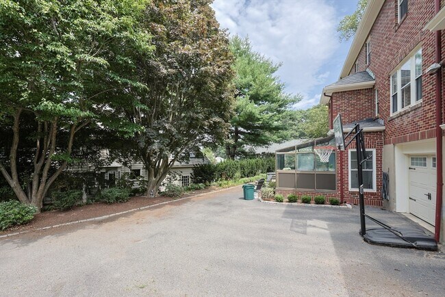 Building Photo - 27 Chesterfield Rd