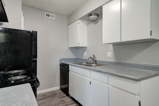 Building Photo - 1 Bed 1 Bath Apartment