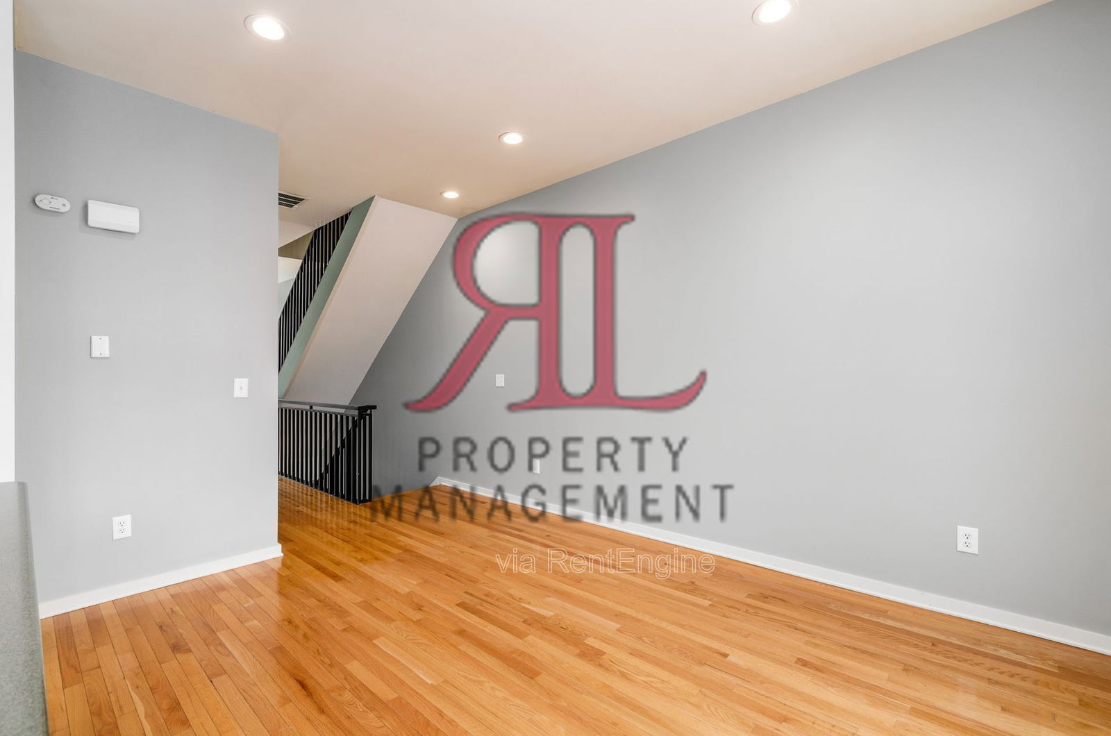 Building Photo - 986 S Front St