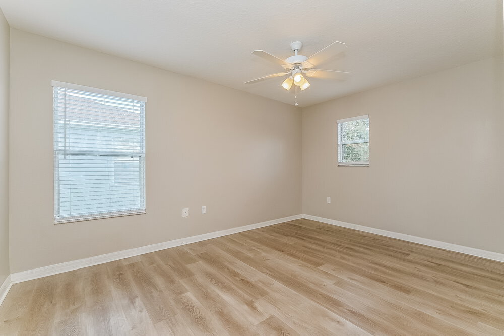 Building Photo - 9121 Lantern Oak Way