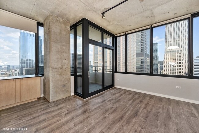 Building Photo - 235 W Van Buren St
