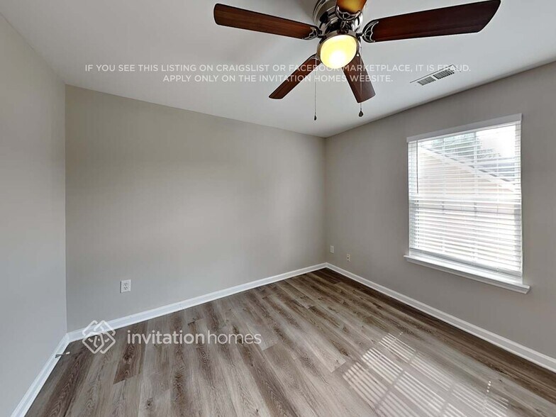 Building Photo - 5000 Buckeye Pl