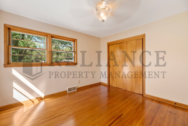 Building Photo - 878 S Fabrique Dr