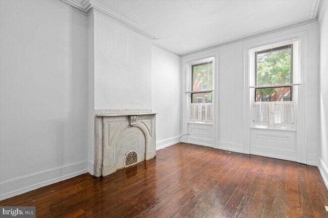 Primary Photo - 2016 Bainbridge St
