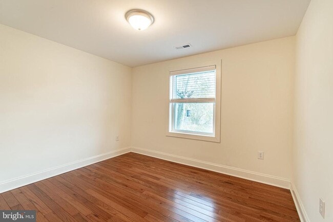 Building Photo - 101 Brooks Ln