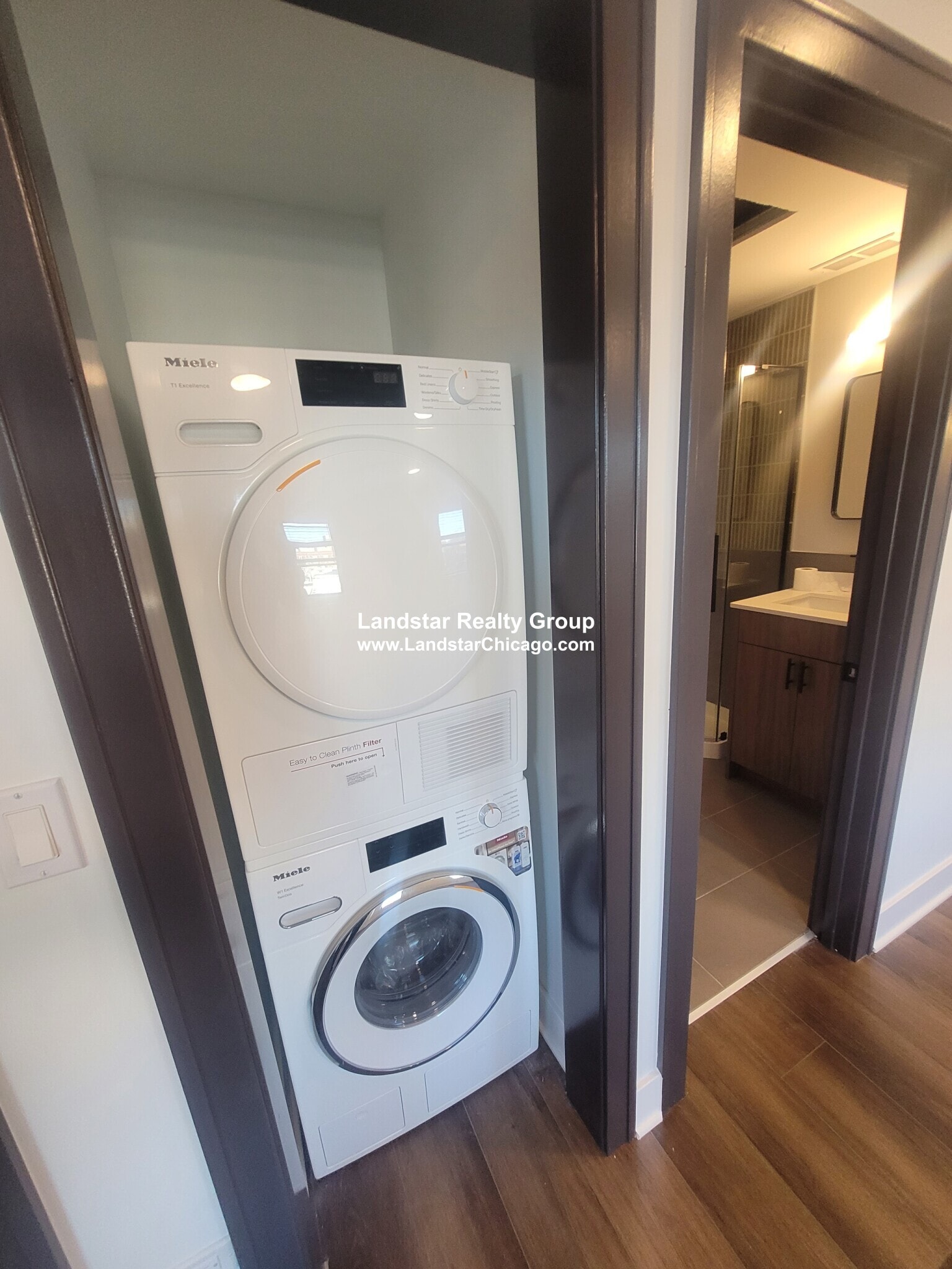 Building Photo - 1241 Chicago Ave