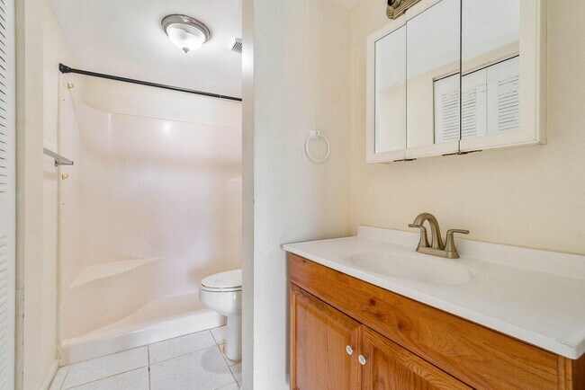 Building Photo - 6736 Palmetto Cir S