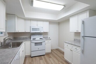 Building Photo - 308 Park Ave