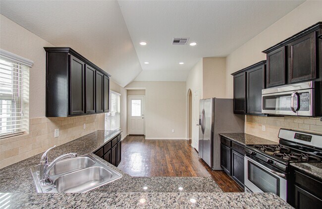 Building Photo - 1418 Spencer Glen Ln