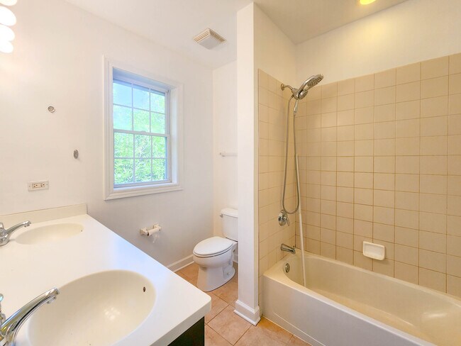 Building Photo - 1643 Church St