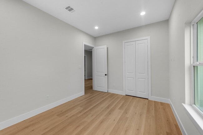 Building Photo - 2348 Delafield St