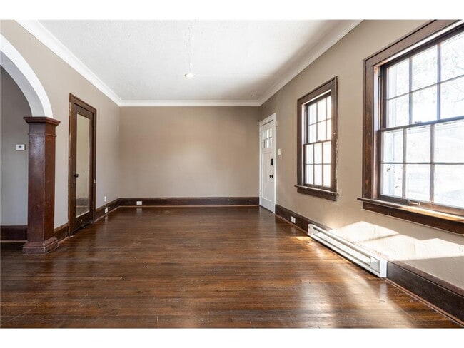 Building Photo - 1917 N Newton Ave