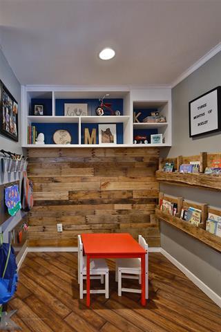 Building Photo - 2132 Sylvan Dr