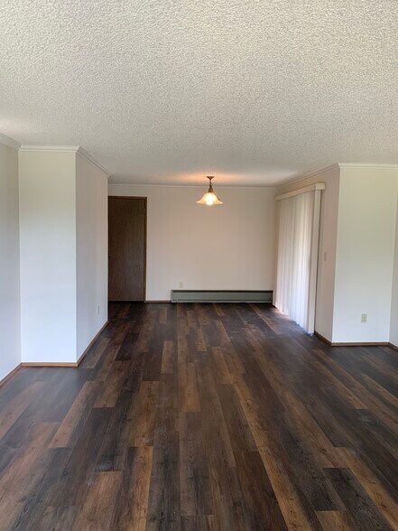 Building Photo - 107 La Villa Dr