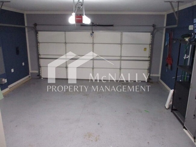 Building Photo - Spacious 3 Bedroom 3 Bath Home with Modern Amenities